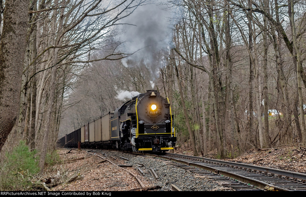 RBMN 2102 hauls the coal train westbound up Hometown hill grade